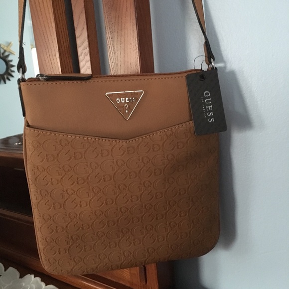 Guess Handbags - NWT-GUESS SIGNATURE CROSSBODY☄️COGNAC